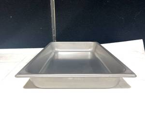 lot 334 image: 5 Warmer Insert Pans w2 Lids