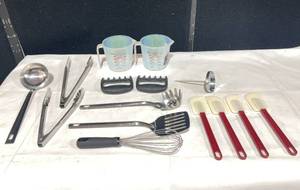lot 383 image: Kitchen Items