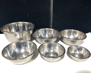 lot 385 image: Stainless Steel Mixing Bowls