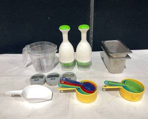 lot 386 image: Kitchen Items