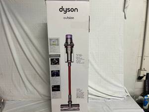lot 1 image: Dyson Outsize Vaccuum