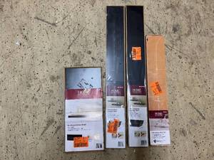 lot 14 image: 4 Home Decorations Floating Shelves
