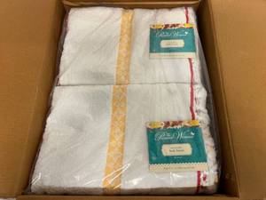 lot 46 image: 6ct of The Pioneer Woman Bath Towels