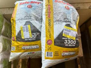 lot 99 image: 2 Bags of Safe Step 3300 Rock Salt Ice Melter