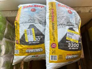 lot 100 image: 2 Bags of Safe Step 3300 Rock Salt Ice Melter
