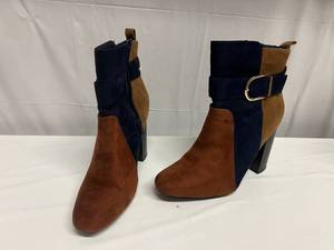lot 17 image: Joplin Colorblock Boots Size 10
