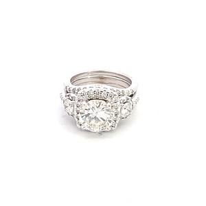 lot 4 image: 14k White Gold Natural Diamond Wedding Set