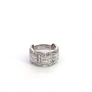 lot 20 image: 14k White Gold Natural Diamond Band
