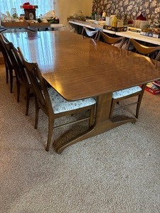 Vintage Keller MFG Dining Room Table with 5 leaves and 6 Chairs