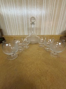 Vintage glass Decanter and 6 Glasses