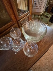 8 piece Glass Luncheon Set