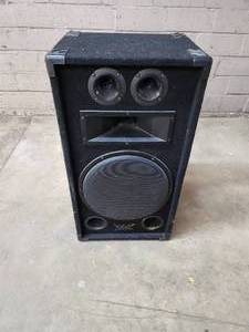 lot 3 image: Stereo Receivers and towerfloor speakers