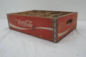 lot 5 image: Vintage Coke wood crate