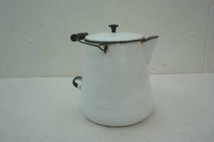 lot 18 image: vintage enamelware coffee pot
