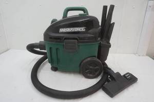lot 31 image: Masterforce shop vac and attachments