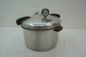 lot 38 image: Presto pressure cooker