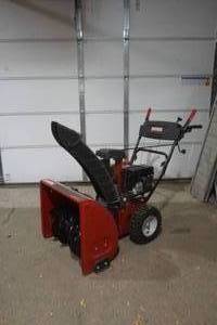 lot 6 image: Craftsman 24 electric start snow blower