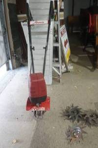 lot 54 image: Mantis TillerCultivator with blades and manuals
