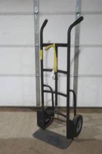 lot 65 image: 2 wheel utility cart