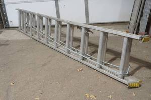 lot 66 image: Werner 20 extension ladder