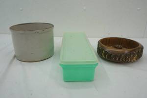 lot 76 image: ceramic lard jar