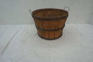 lot 141 image: apple basket