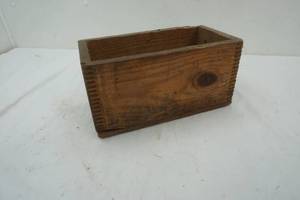 lot 142 image: vintage crate 1x6