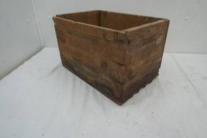 lot 143 image: Remington vintage crate