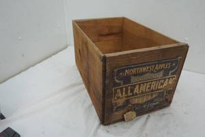 lot 153 image: Northwest Apples crate