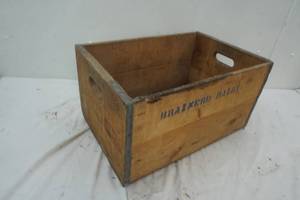 lot 156 image: Brainerd Dairy crate