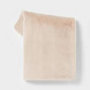 lot 162 image: Oversized Primalush Throw Blanket - Threshold-Light Taupe