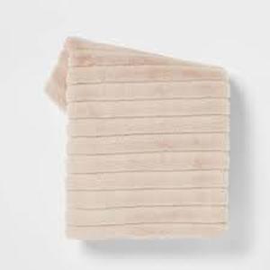 lot 164 image: Textured Faux Fur Reversible Throw Blanket - Threshold-Neutral