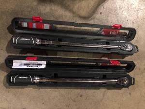 Husky 12 in. Click Torque Wrench  Customer Returns See Pictures