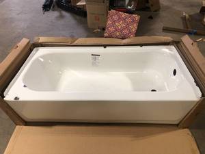Bootz Industries Aloha 60 in. x 30 in. Soaking Bathtub with Right Drain in White Slight Damage  Customer Returns See Pictures