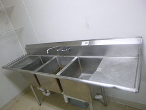 lot 3 image: 3-Compartment Sink with Faucet