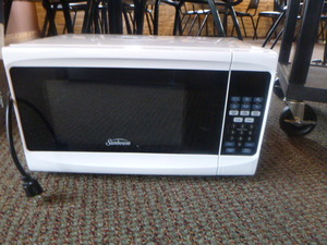 lot 44 image: Sunbeam Microwave Oven