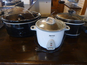 lot 70 image: 3 Slow Cookers