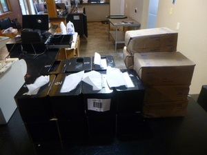 lot 76 image: 14 Napkins Dispensers