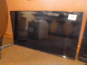 lot 91 image: Sceptre 50 TV