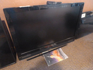 lot 92 image: Vizio 42 TV