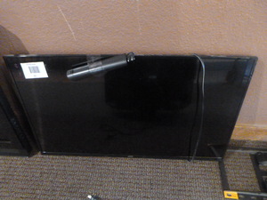 lot 93 image: JVC 38 TV