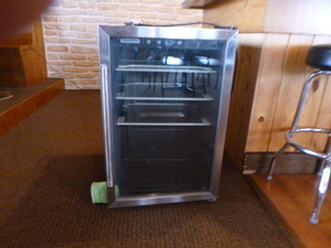 lot 120 image: Tramontina Glass Door Cooler