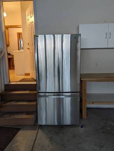Kenmore Elite Refrigerator-Freezer on the bottom