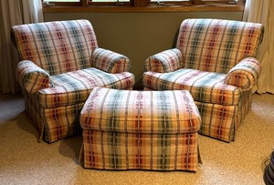 lot 10 image: Pair of Charming Upholstered Thomasville Arm Chairs with Coordinating Ottoman