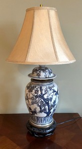 lot 61 image: Beautiful Asian Inspired Table Lamp