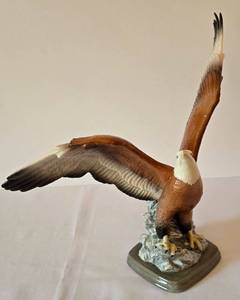 lot 85 image: Crystal Cathedral Hour of Power Eagle Figure