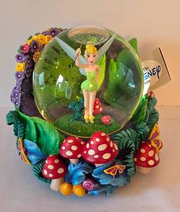 lot 86 image: Sweet Lighted Peter Pan Tinkerbell Musical Snow Globe