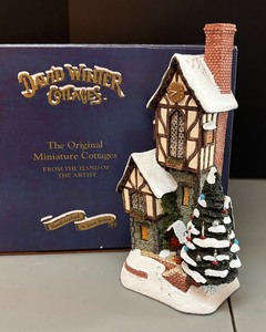 lot 120 image: The Christmas Time Clock House by David Winter