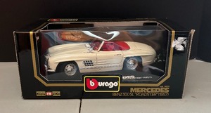 lot 77A image: New Burago Mercedes Benz 300SL Roadster 118 Scale Model Car