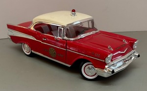 lot 209 image: 1957 Chevrolet Belair 118 Scale Fire Chief Model Car